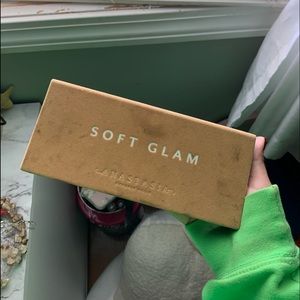 Soft glam Anastasia